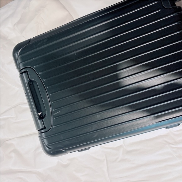 Rimowa Cabin Essential Sleeve Luggage - Picture 7 of 8